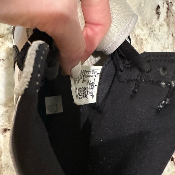 Nike Women's Black and Gray Sneakers - Picture 6 of 6